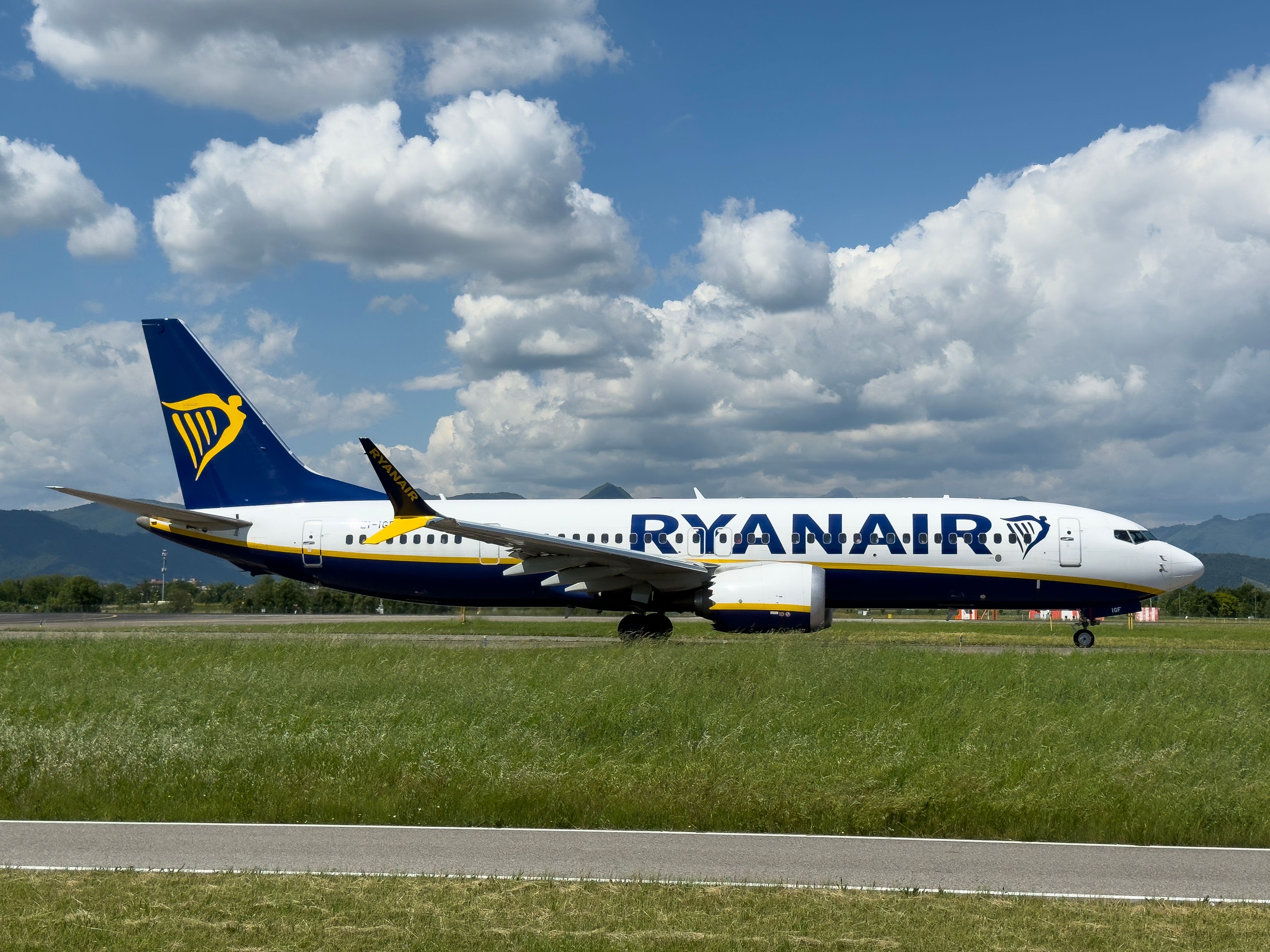 Ryanair Boeing 737 MAX 8 en route vers la piste
