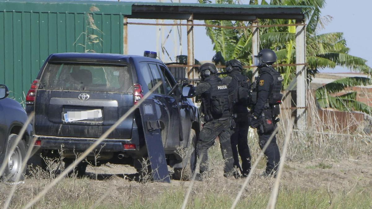 Tiroteo à Séville : un policier blessé, 700 kg de hachisch et des narcos en fuite
