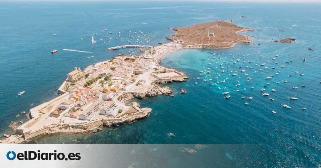 Beauté de la plus petite île habitée d’Espagne, entre nature préservée et vieux murs historiques