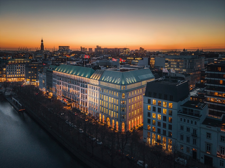 Séjour de rêve à l'Hôtel Vier Jahreszeiten à Hambourg avec petit-déjeuner et spa inclus !