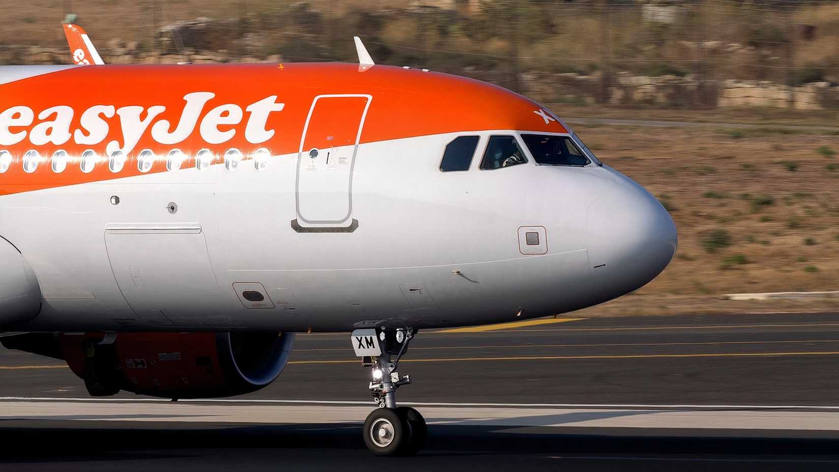 Close-up du nez d'un easyJet A320