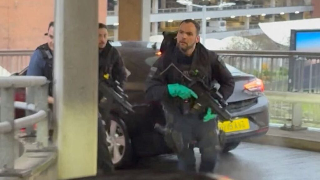 Attaque au poivre dans un ascenseur : 21 blessés lors d'un vol de valises à Heathrow
