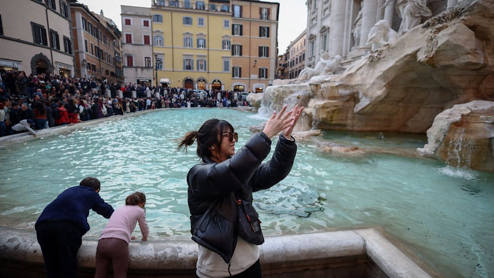 Lancer de pièce dans le Trevi