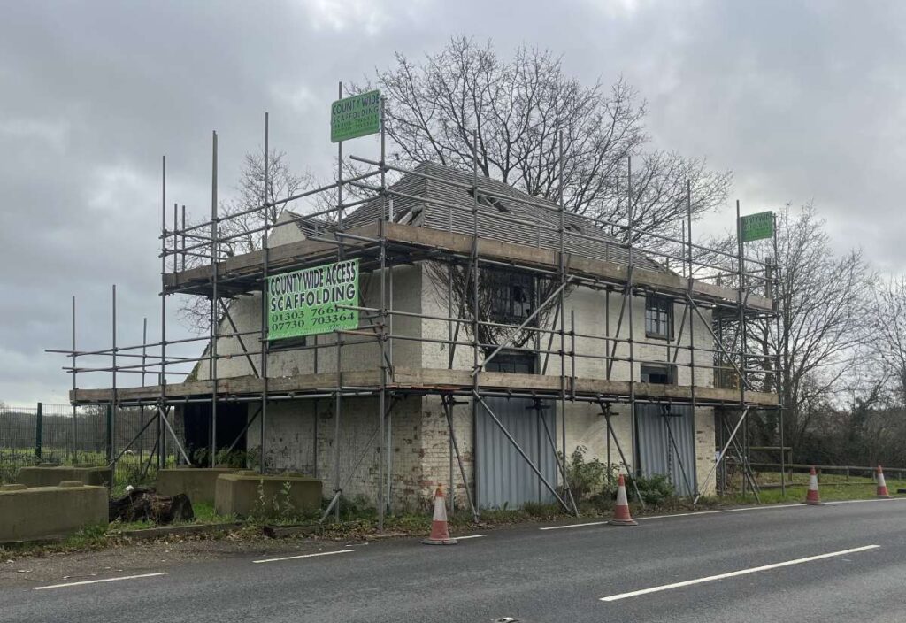 Grange abandonnée sur la A28 à Bethersden : une restauration enfin envisagée !