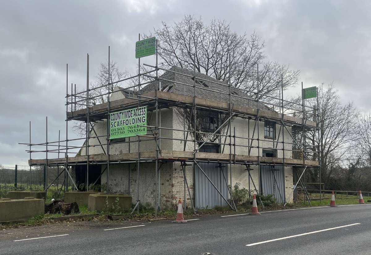 Grange abandonnée sur la A28 à Bethersden : une restauration enfin envisagée !