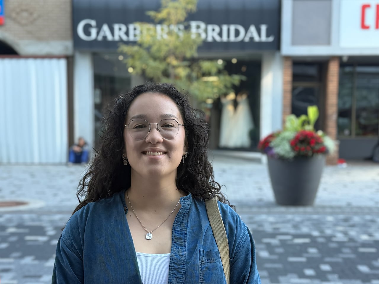 Jasmin Skinner dans la rue Dundas à Londres, Ontario.