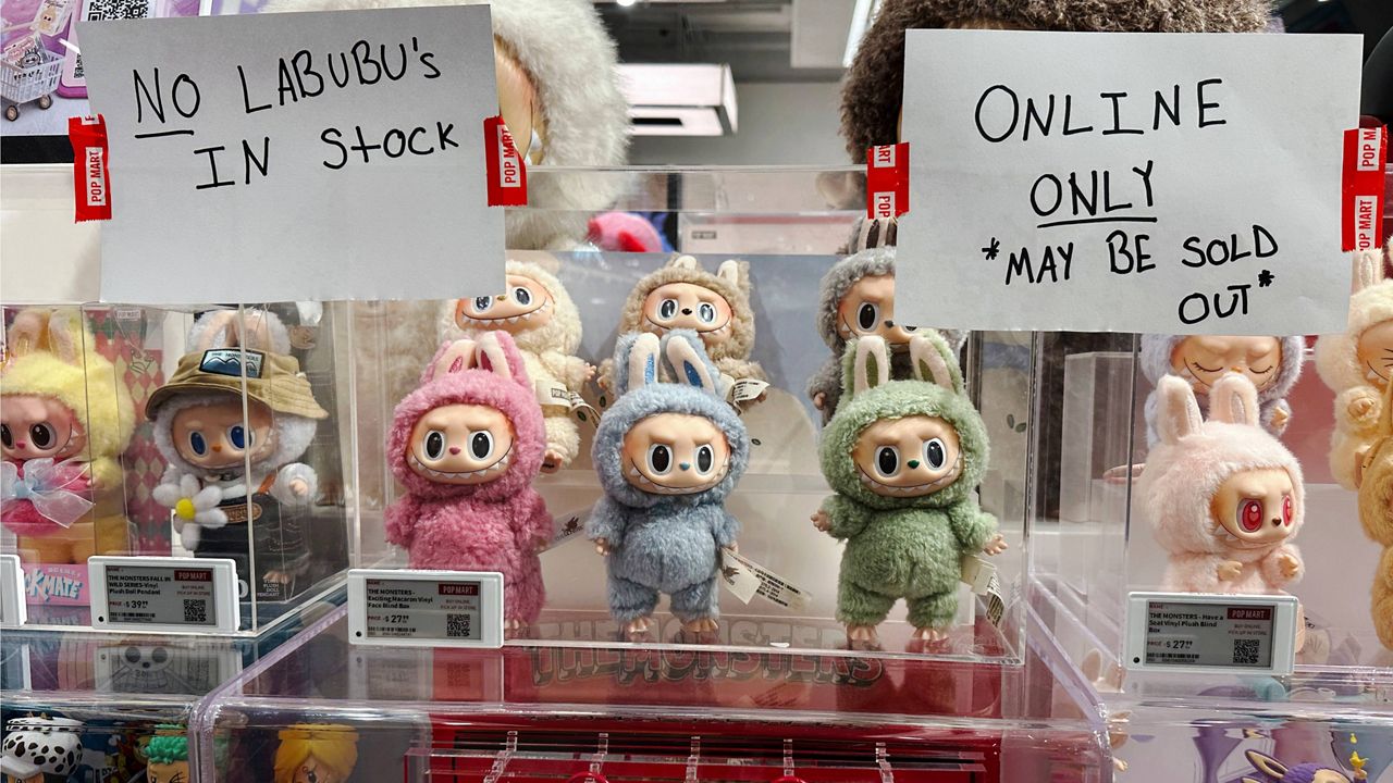 Doll Labubu au Pop Mart store