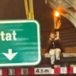 Un adolescent de 17 ans chute depuis plus de quatre mètres sur la Gran Via