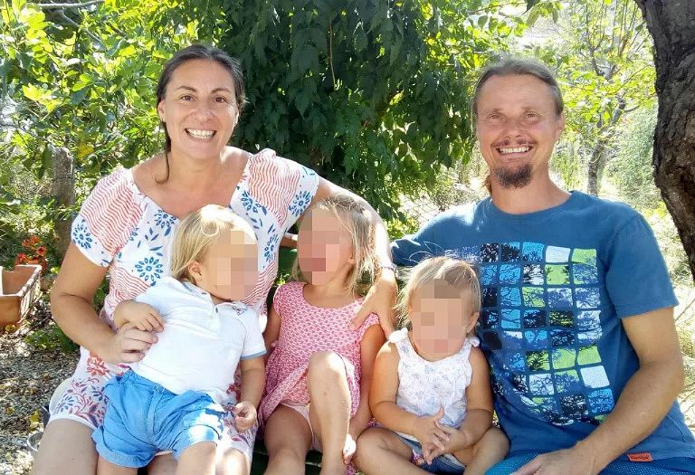 La famille vivant dans les bois