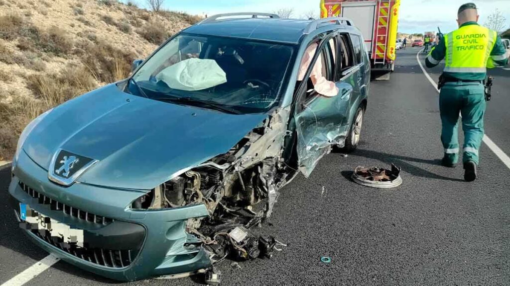 Accident spectaculaire sur la N-234 : deux blessés à Teruel