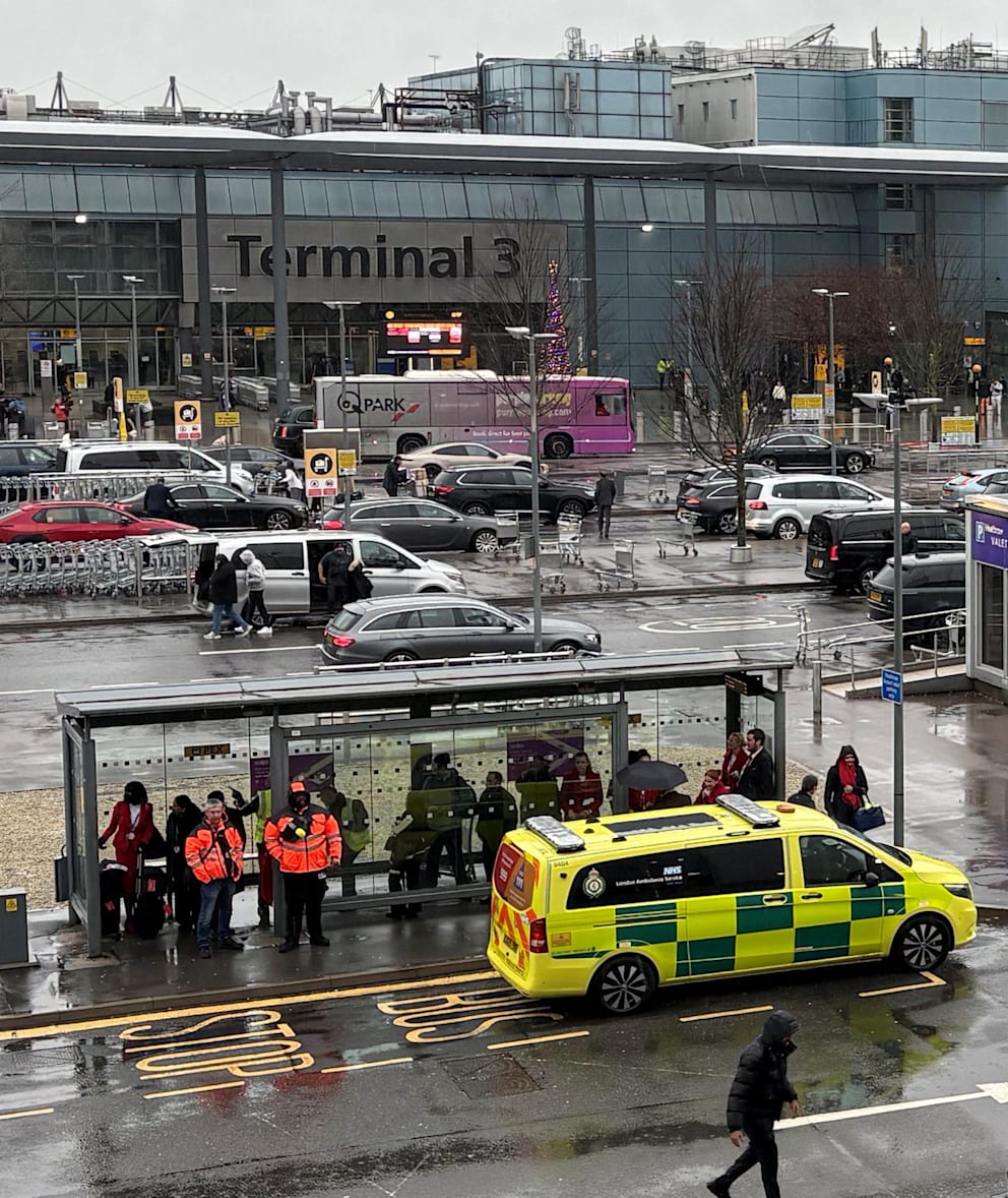 Un vaste déploiement policier a causé des embouteillages à l'aéroport