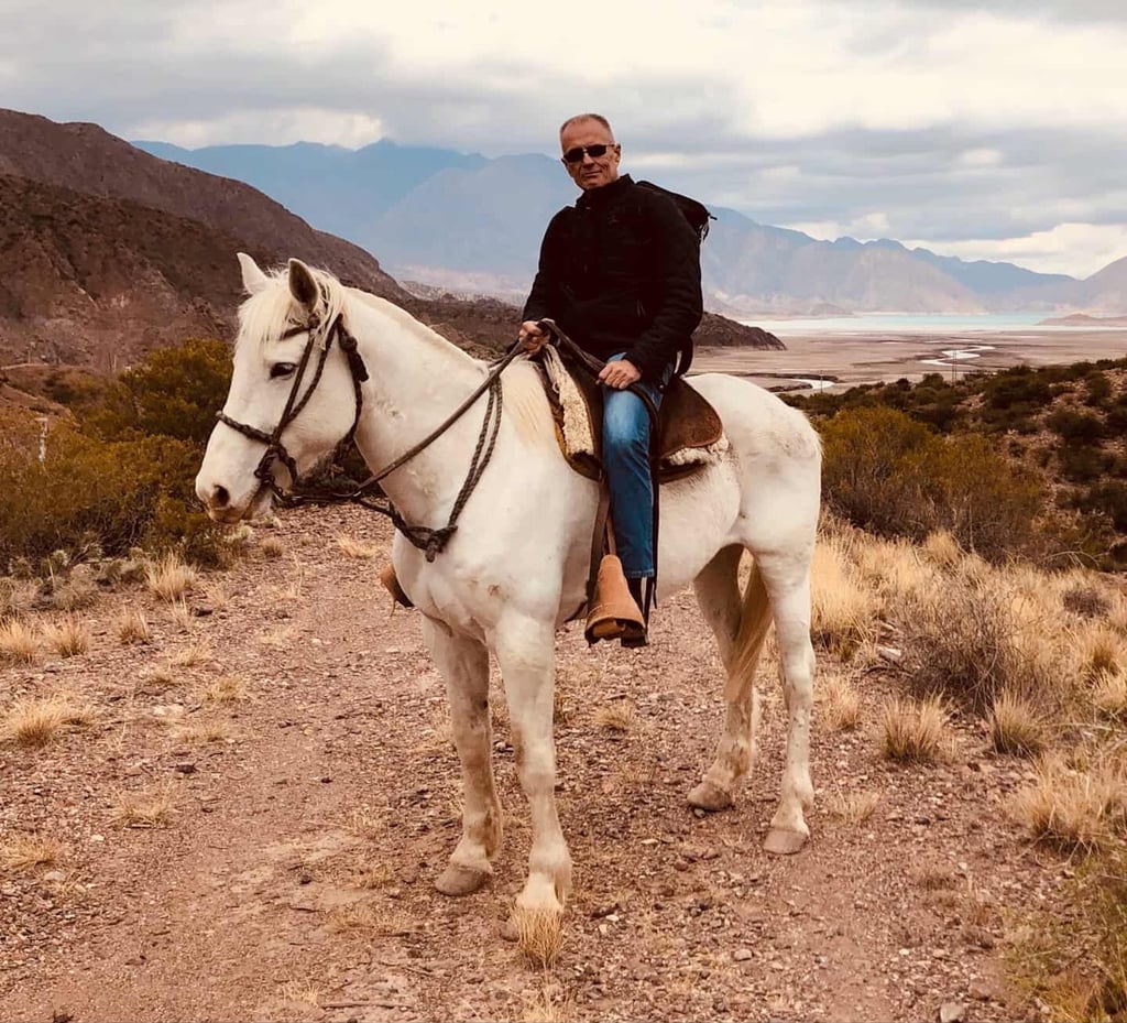 Ekberg en Argentine. Il a grandi en Suède entouré de chevaux et a longtemps voulu être jockey professionnel.