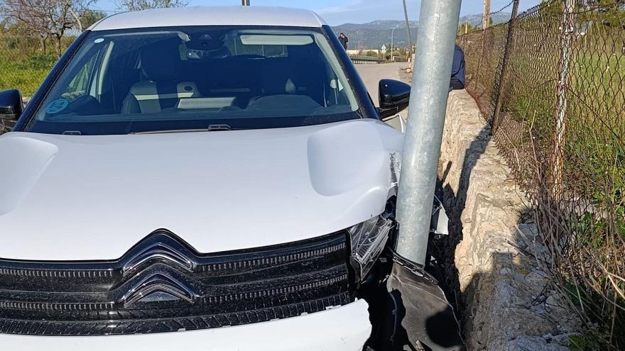 Conducteur ivre et drogué percutent deux lampadaires à Consell