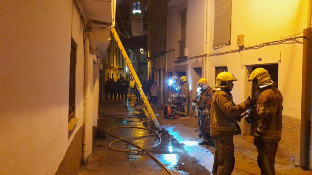 Incendie à Hervás : Un homme de 83 ans perd la vie dans sa maison