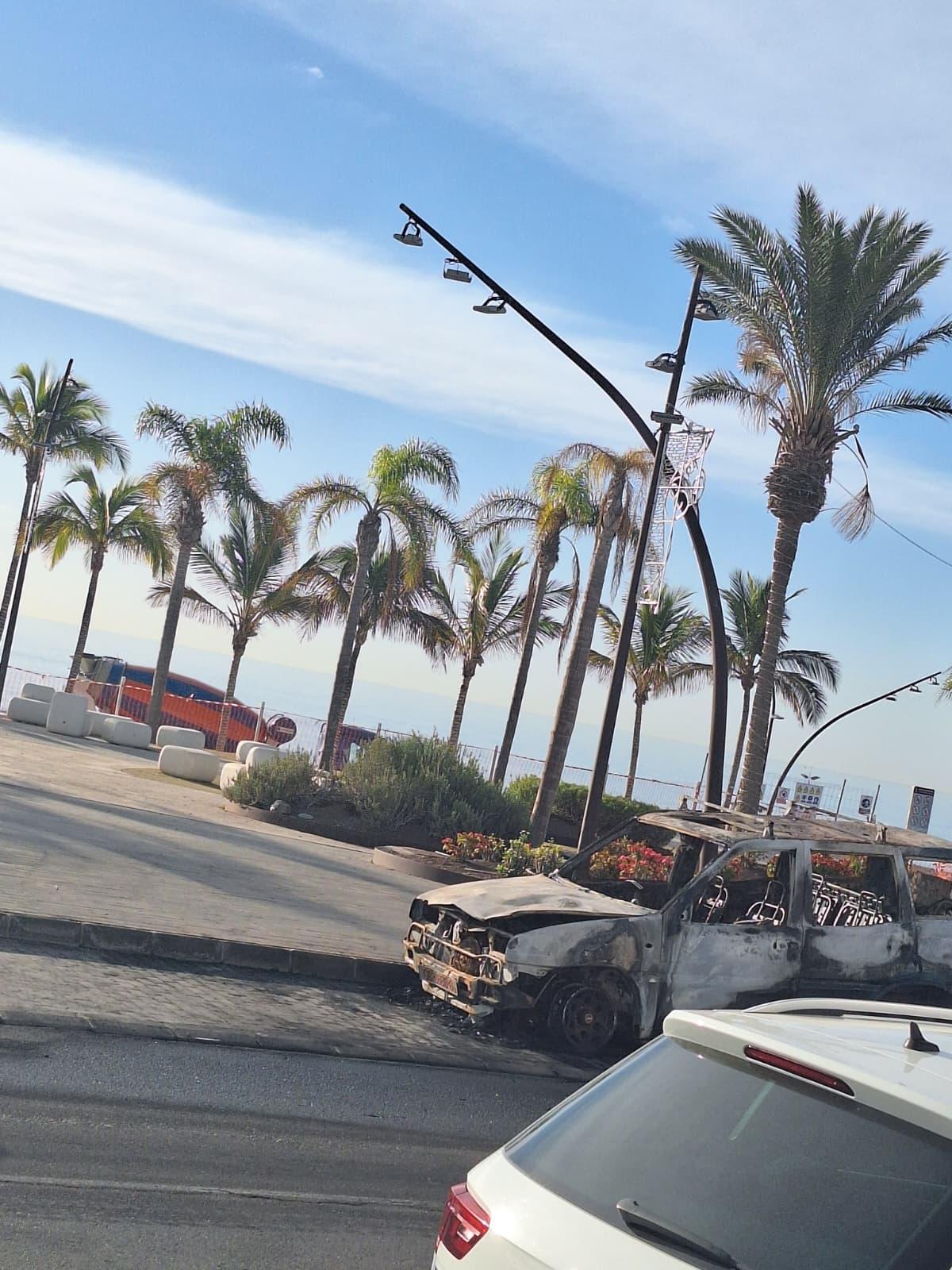 Investigation sur l'incendie d'un véhicule à 4 heures du matin