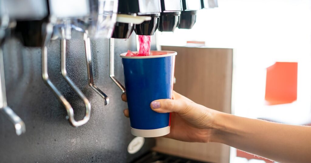 La nouvelle taxe sur le sucre aux Émirats : une solution aux crises de santé croissantes, selon les experts