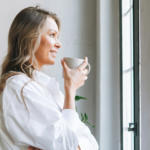 La routine matinale choc des personnes qui paraissent 50 ans à 70 ans (et ce n'est pas ce que disent les influenceurs fitness)