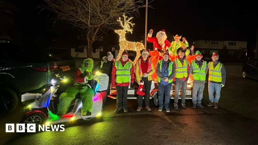 Le Grinch en scooter électrique dynamise la parade de Beeston