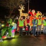 Le Grinch en scooter électrique dynamise la parade de Beeston