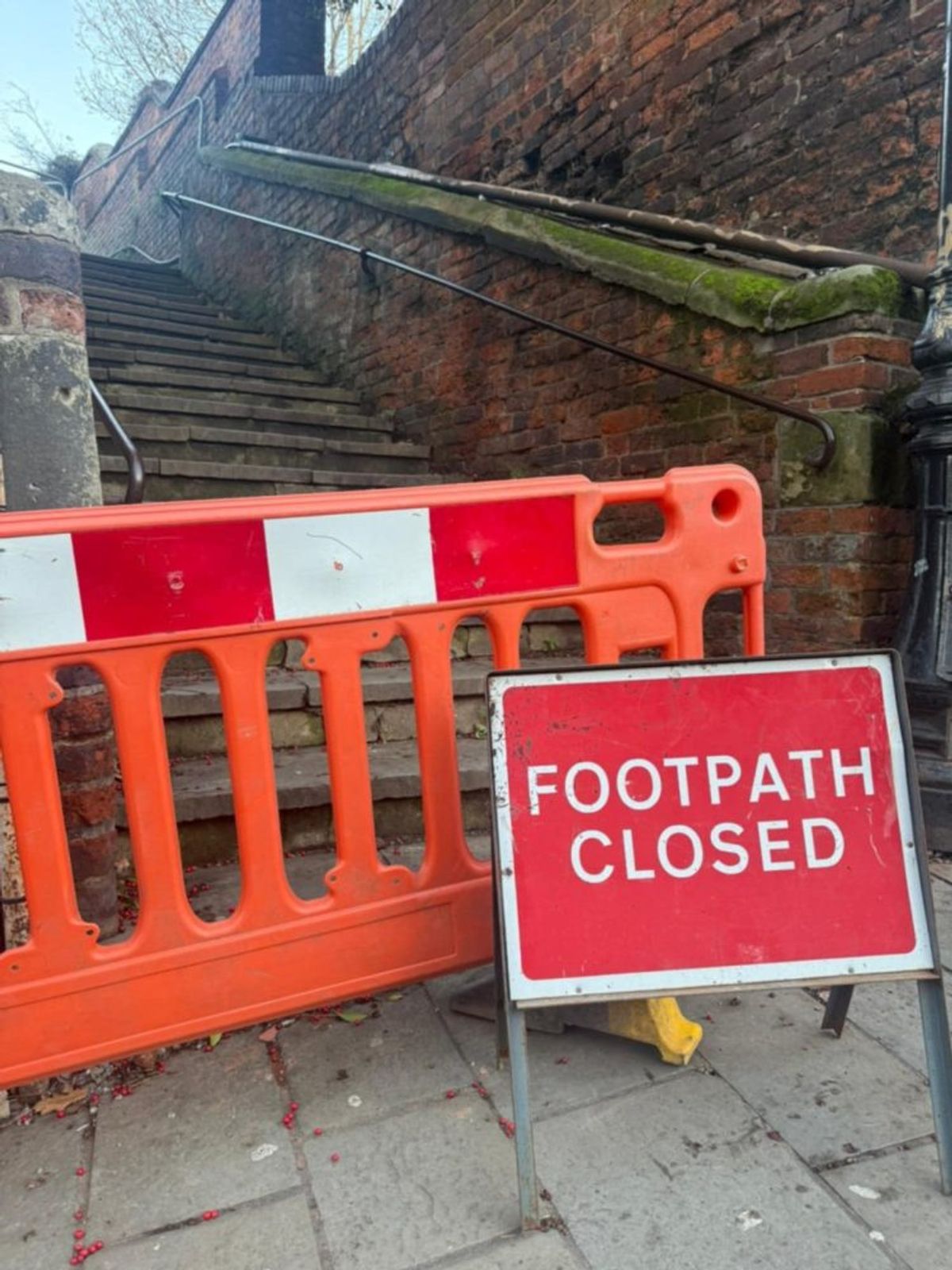 Réparations de mur de château à Shrewsbury : un affront de plus !