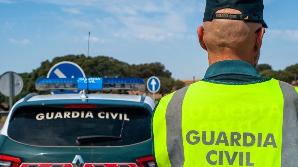 Tragédie à Tenerife : un couple de jeunes mariés perd la vie en moins de 24 heures dans des accidents de moto