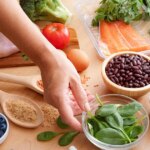 Un professeur de longévité révèle le secret d'une alimentation pour rester jeune : consommez 'peu' de cet aliment !