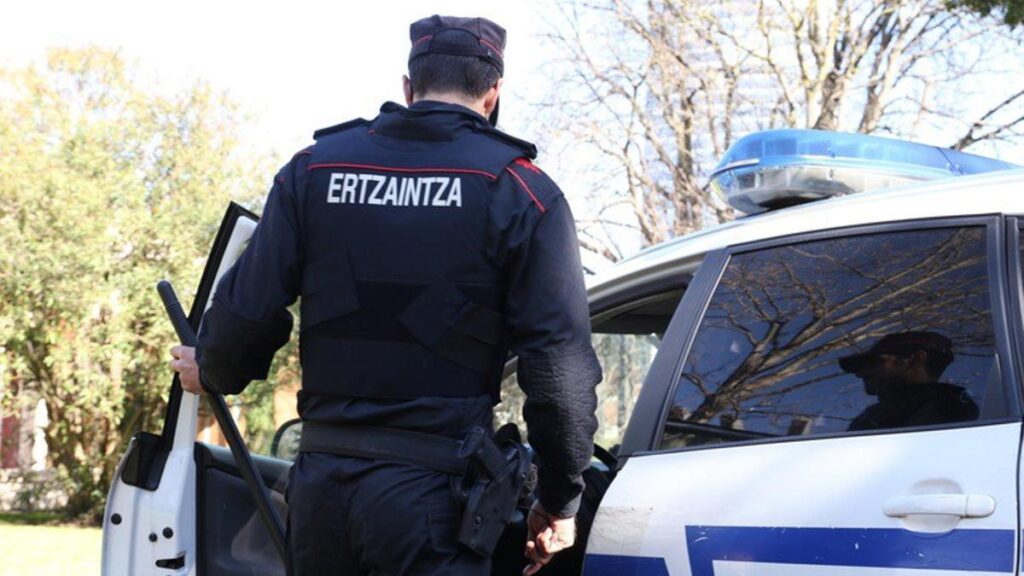 Violence à Gernika : Retenue et menacée à l'hache par son ex