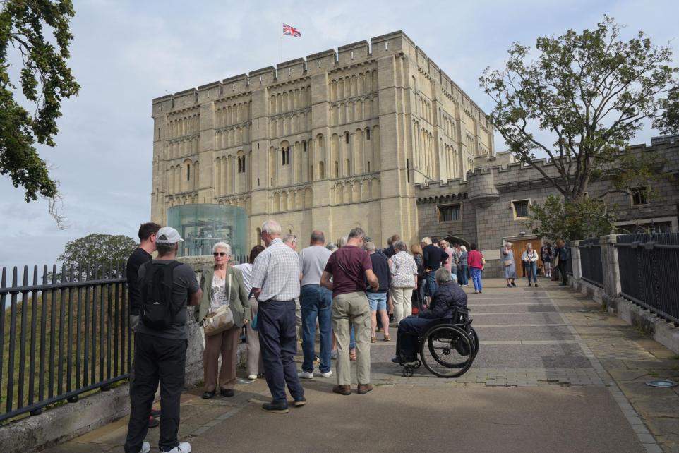 Visiteurs au musée du château de Norwich