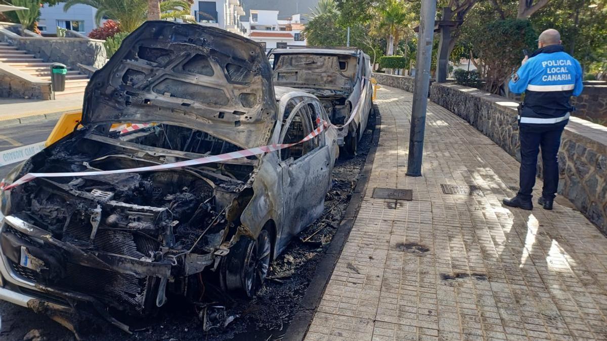 Incendie à Adeje : Trois voitures brûlées et une endommagée !