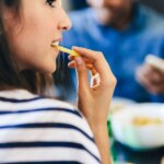 Couper un aliment augmente votre apport de 57 % tout en réduisant 330 calories !