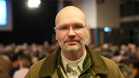 Portrait d'un homme à l'événement public sur la réhabilitation de la B76.