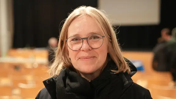 Portrait d'une femme à l'événement public sur la réhabilitation de la B76.