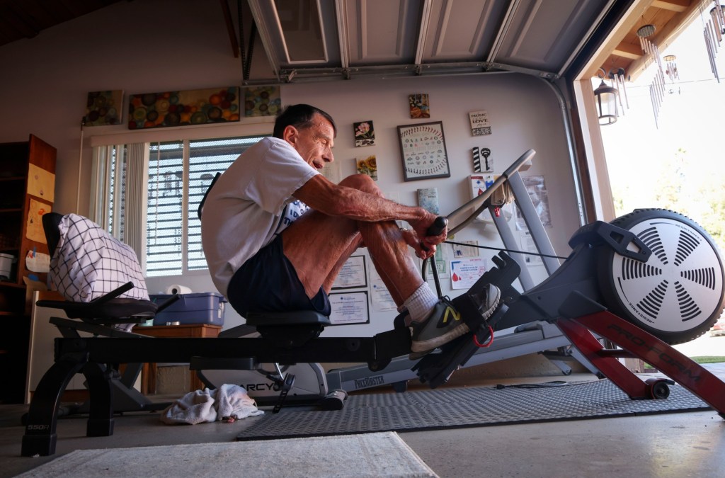 À 82 ans, un enseignant à la retraite et ex-marathonien embrasse une nouvelle vie sans agenda chargé.