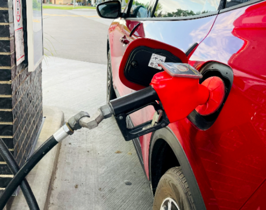Les prix à la pompe à Airdrie remontent après une courte période de répit en décembre. Photo/Discover Airdrie