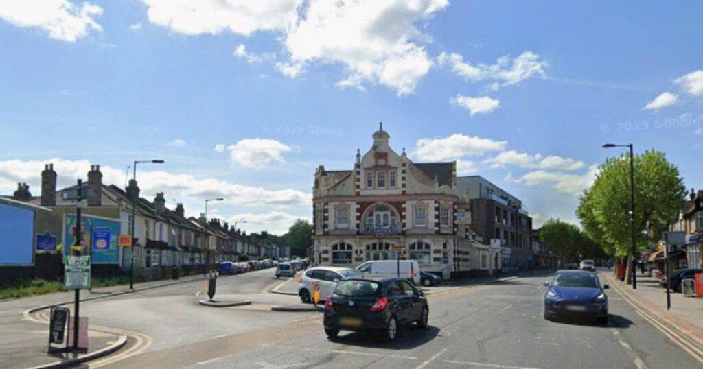 Accident à Brighton Road : un homme hospitalisé
