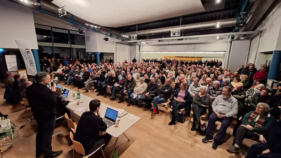 Nombreux participants à l'événement public concernant la réhabilitation de la B76.