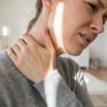 Écoutez votre corps : les tensions physiques comme révélateurs d'un stress silencieux et les clés pour déchiffrer son message