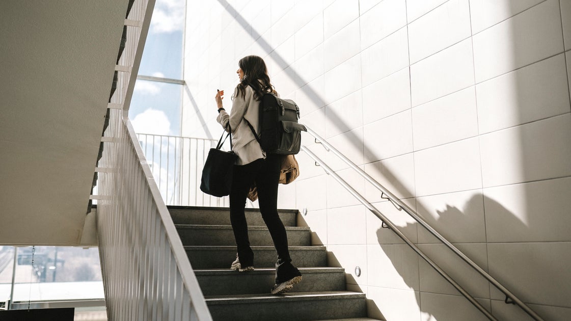 Essoufflement à l'escalier : Que révèle votre santé ?