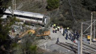 Interventions des forces de la Guardia Civil et des pompiers sur le lieu de l'accident ferroviaire à Adamuz (Cordoue).