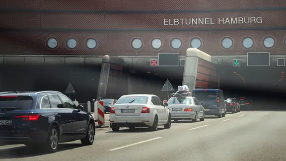 Un embouteillage devant le tunnel de l'Elbe à Hambourg.