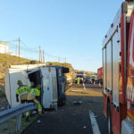 Intervention des pompiers à Tenerife après le renversement d'un camion sur la TF-1
