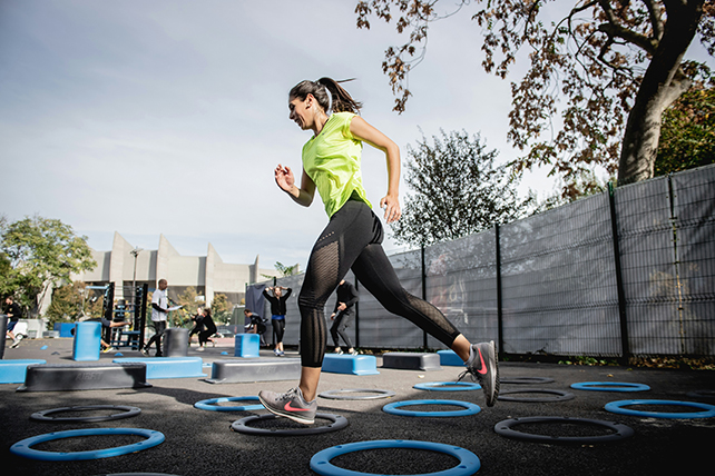 Femme faisant de l'exercice