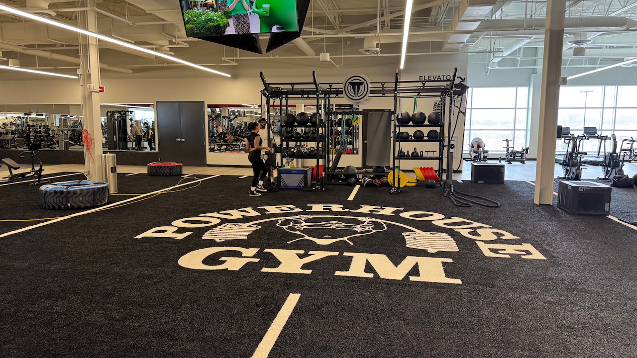 Le Michigan accueille le plus grand Powerhouse Gym au monde, débordant d'équipements !