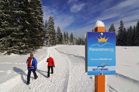 Le chemin panoramique de Hemmersuppenalm enchantera les randonneurs d'hiver avec son paysage féerique.