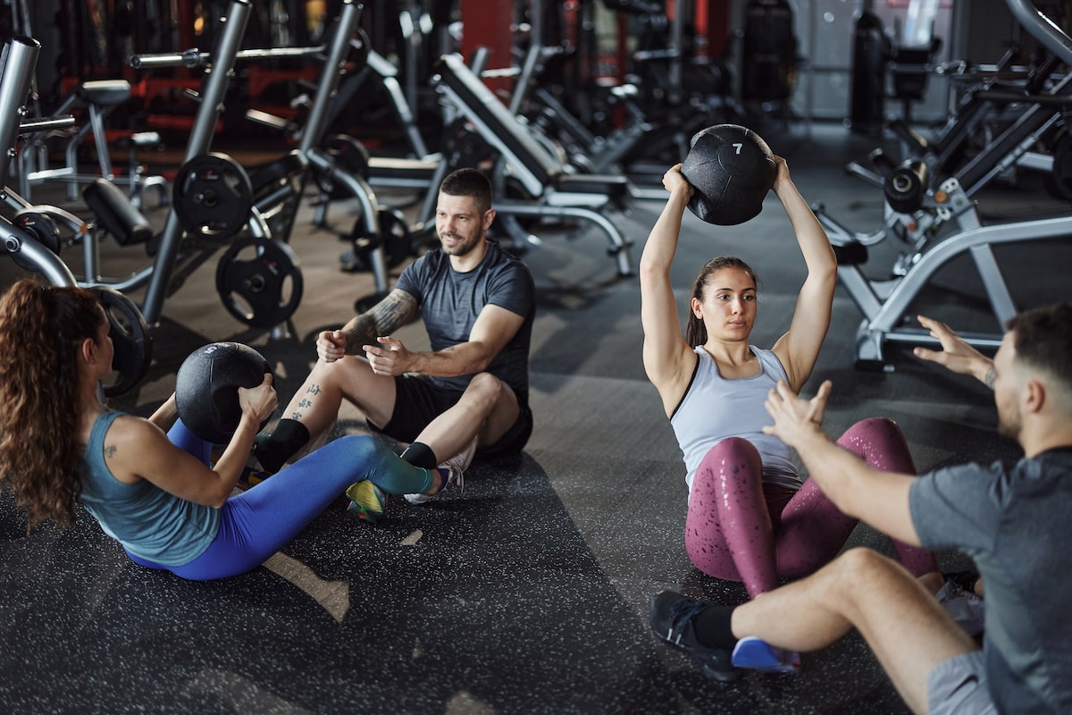 Meilleures astuces pour se mettre en forme en 2026, de la supplémentation aux programmes d'entraînement