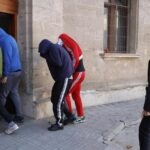 Mon ami était à terre, poignardé avec conviction.