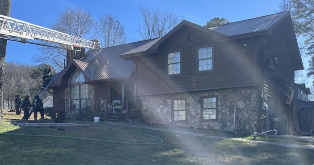Pompiers de Catoosa Contre un Incendie de Maison