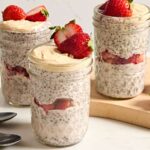 Pudding Chia Fraise-Crémeux au Beurre de Cacahuète