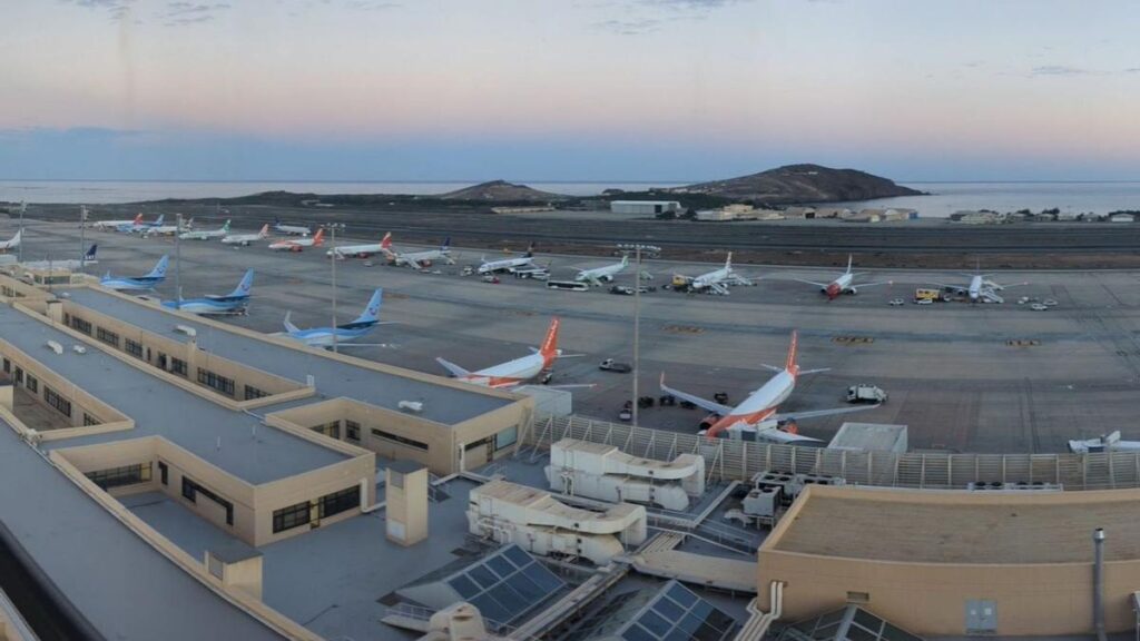Un employé de l'aéroport de Gran Canaria blessé après un accident de chariot à bagages