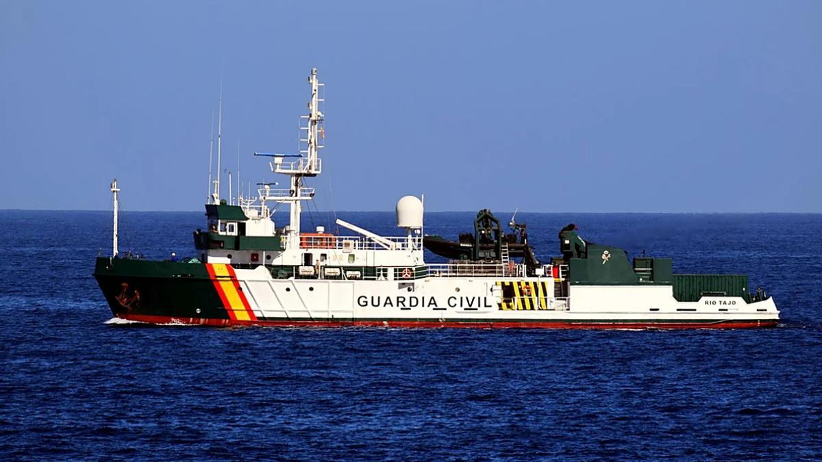 Un marin aux eaux de La Gomera perd la vie à bord d'un navire de la Guardia Civil